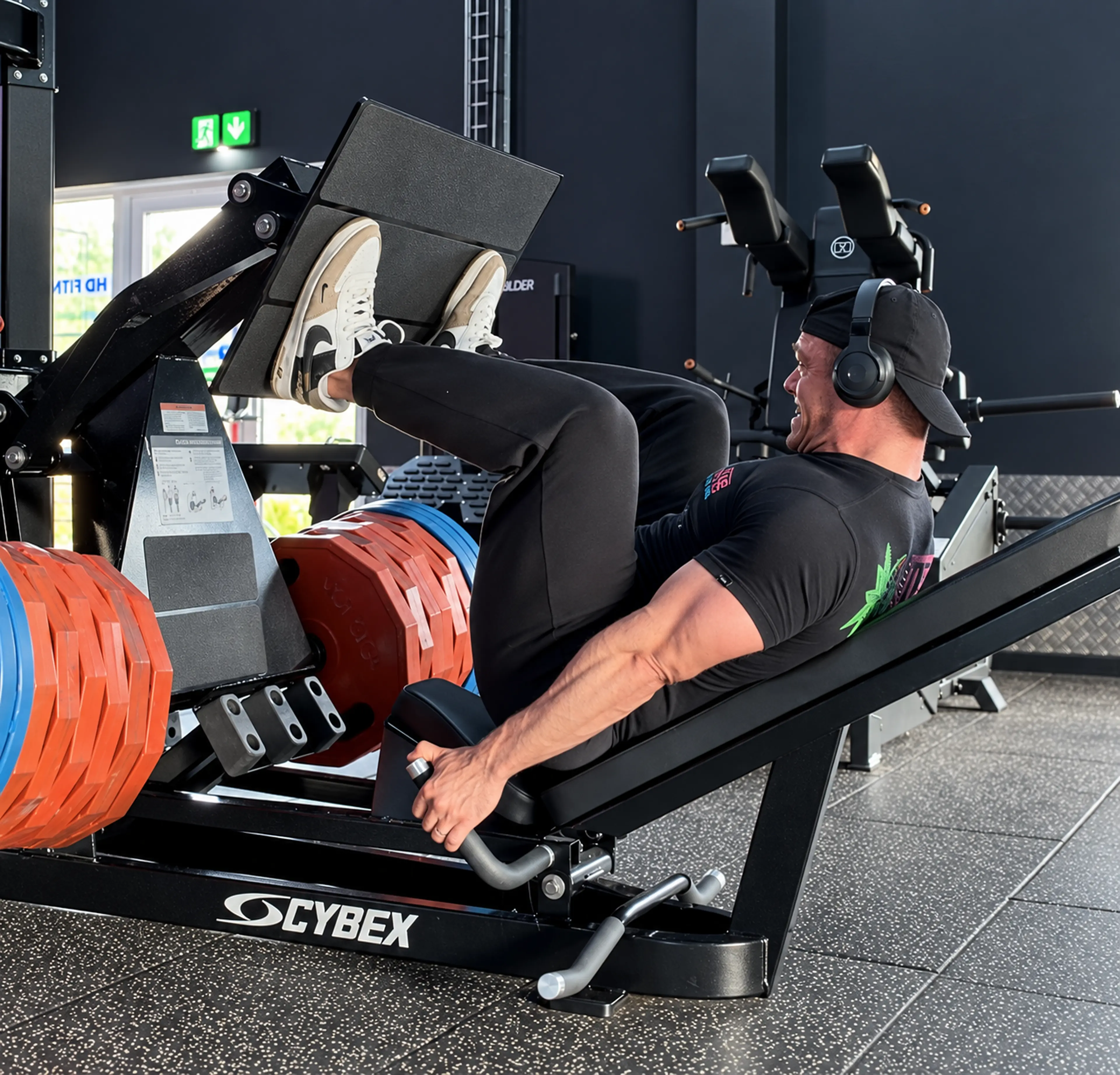 Daniel training on the leg press